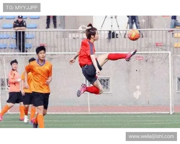 足球明星跪搓衣板引热议网友纷纷评论其背后的深意与社会责任